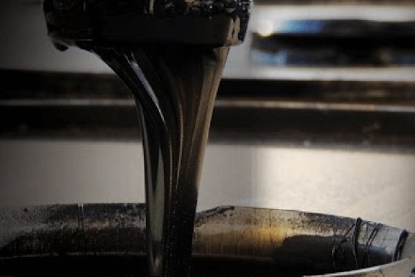 قیر شل چیست؟ بررسی مشخصات فنی، کاربردها و تفاوت با قیر سفت